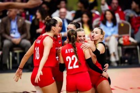 今年会娱乐-美国队成功晋级国际比赛半决赛(美国队成功晋级国际比赛半决赛是哪一年)