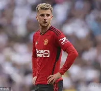 包含斯图加特球员紧急受伤，或将缺席比赛的词条